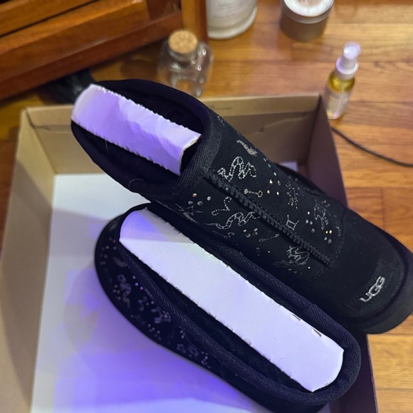 UGG Classic Zodiac Short Size 8 NWT - Picture 4 of 7